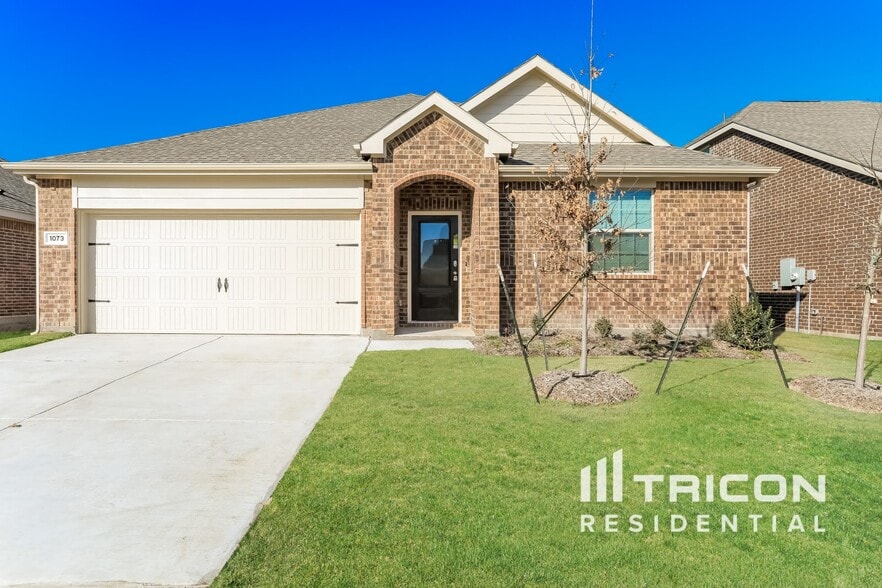 Primary Photo - 1073 N Churchill Dr