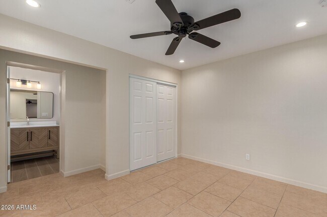 Building Photo - 1628 E Del Rio Dr