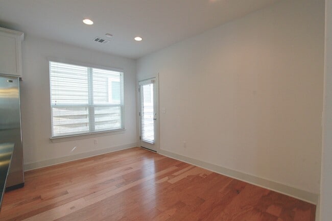 Building Photo - Beautiful Gated Retreat with Vaulted Ceilings, Loft & Private Deck