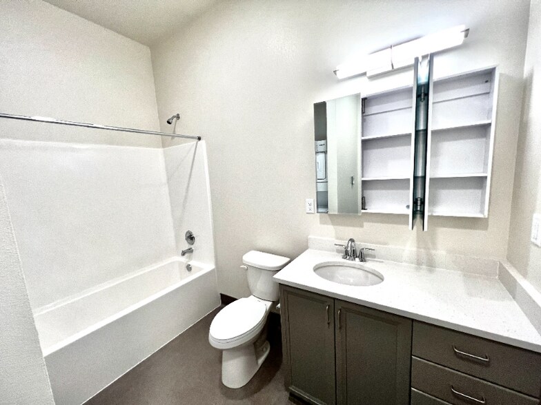 Building Photo - 2330 Yakima Ct