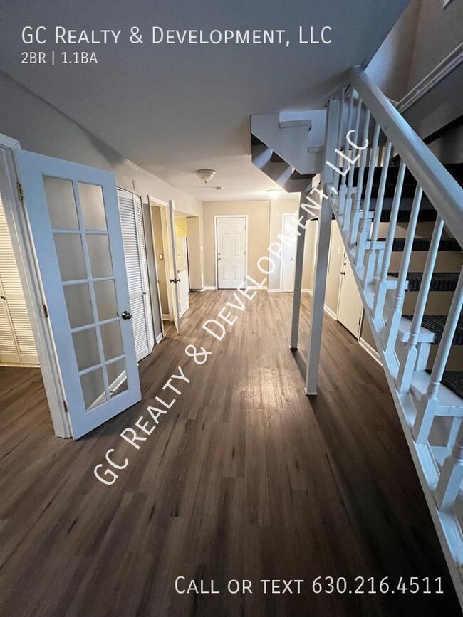 Building Photo - ***3LINCOLN PARK - COACH HOUSE / 2 BDRM + ...