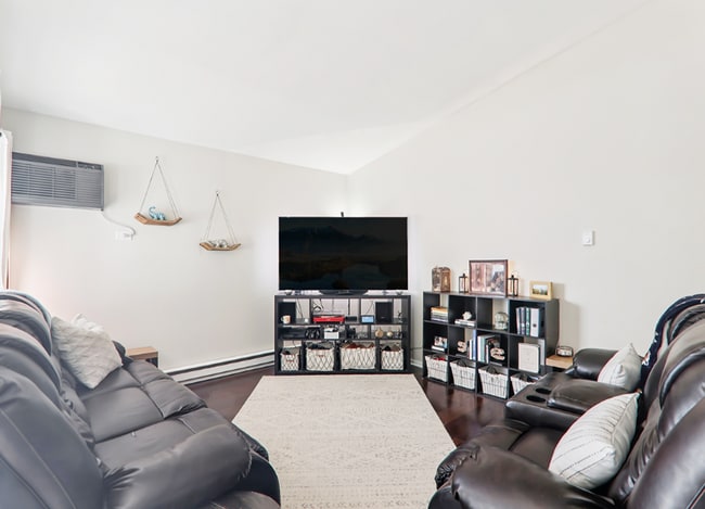 Building Photo - 1374 Cunat Ct