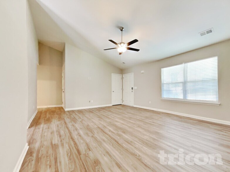 Building Photo - 163 Arbor Springs Dr