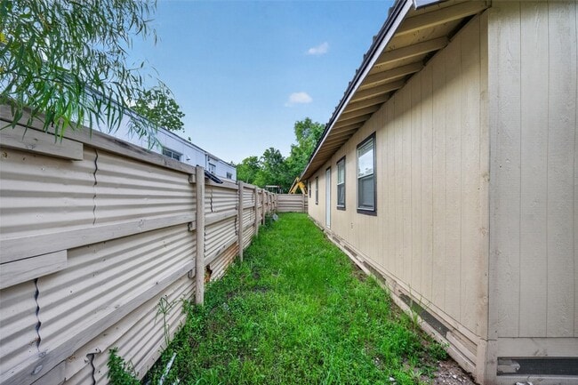 Building Photo - 12731 Wanda Way