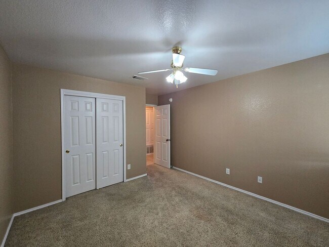 Building Photo - 5812 Durango Dr