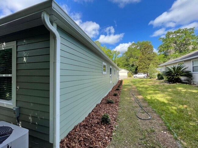 Building Photo - Newer 3/2 in Turkey Creek!