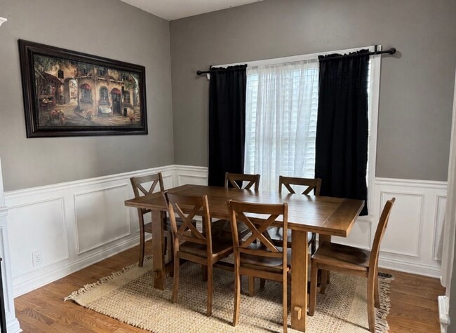 Building Photo - *** Move-in SPECIAL - $2395.00 ***