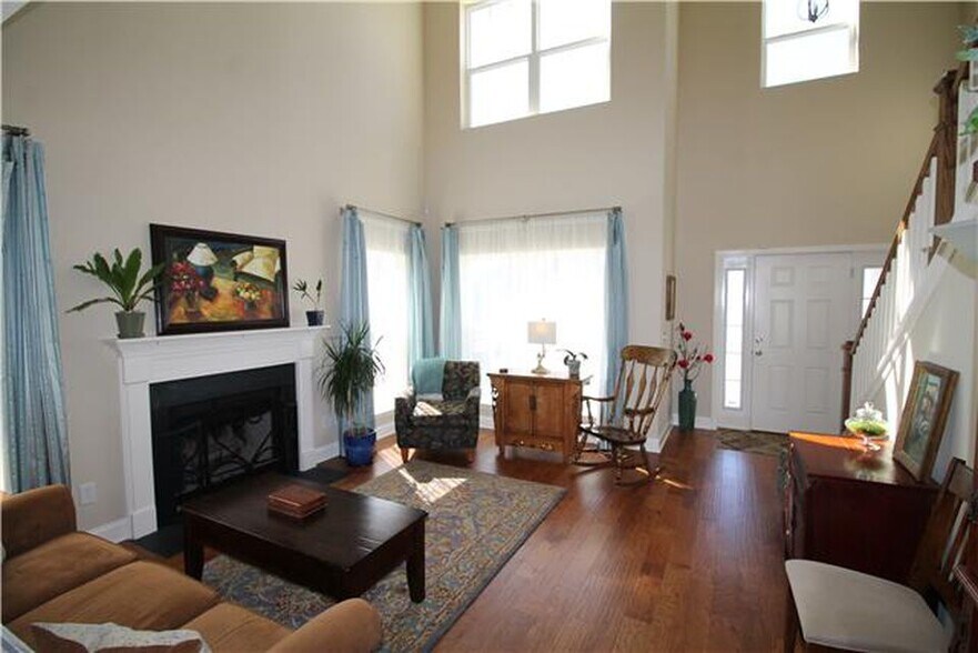 Building Photo - 4236 Longfellow Dr