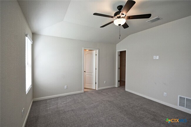 Building Photo - 528 Willow Valley St