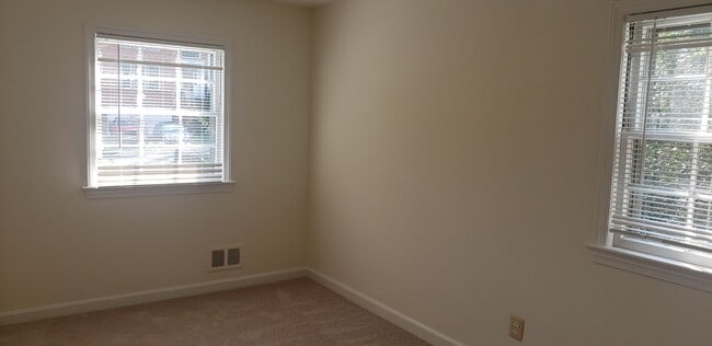 Building Photo - Classic And Stately 5 Bed 3 Bath Colonial ...