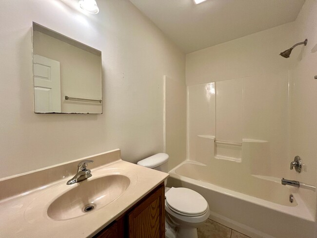 Building Photo - 3 Bedroom in West Asheville!