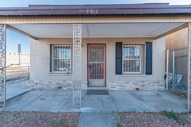 Primary Photo - Charming 2 bedroom, 1 bath home in East El...