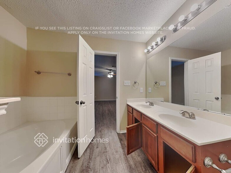 Building Photo - 2203 Wichita Tr