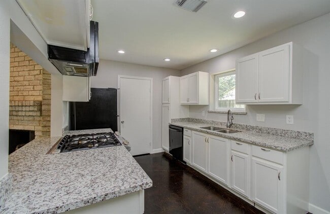 Building Photo - 9426 Charter Ridge Dr