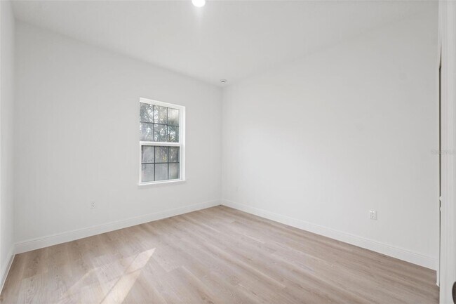 Building Photo - 746 Marion Oaks Manor