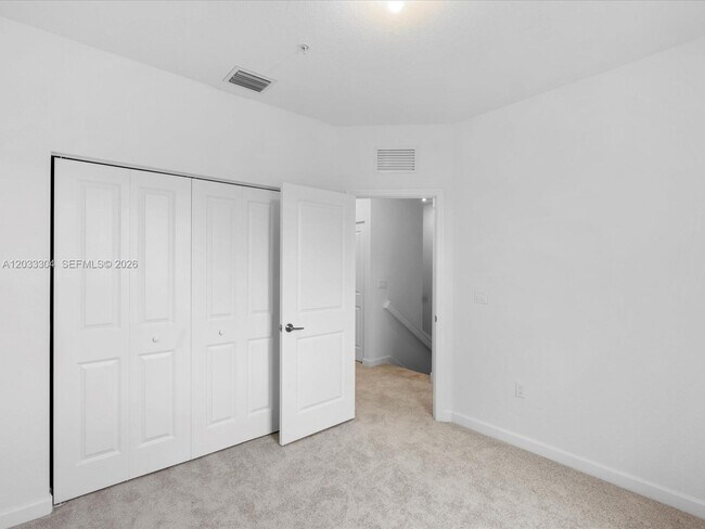 Building Photo - 106 SW 184th Ave