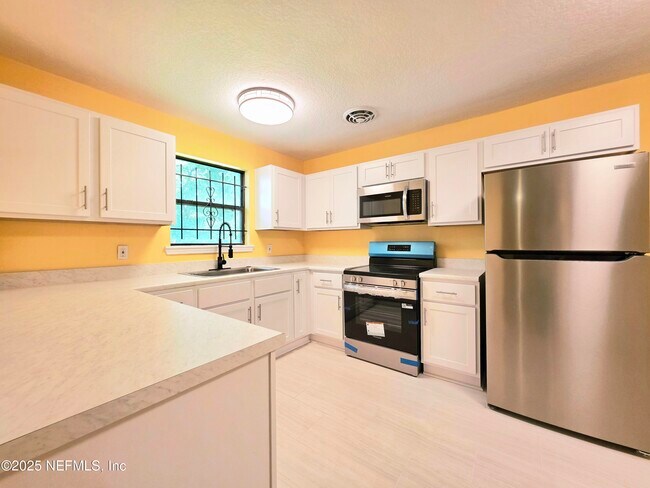 Building Photo - 4951 Dallen Lea Dr