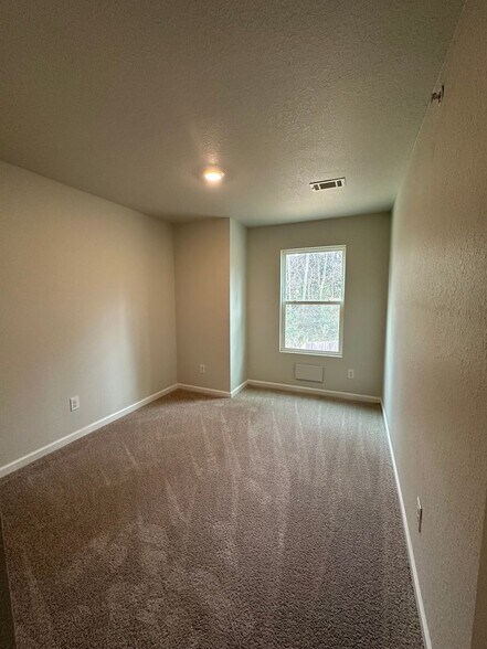 Building Photo - 1112 Highwood Ln