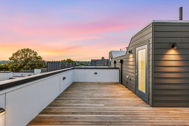 Building Photo - ULTRA-MODERN Townhome w/AC and Views in the Heart of Eastlake!