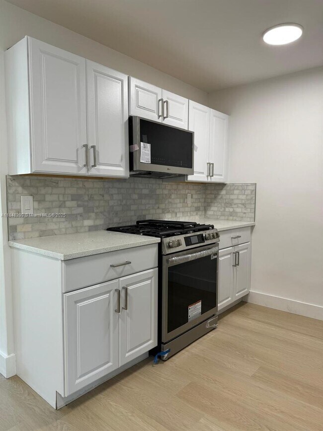 Building Photo - 4863 SW 44th Terrace