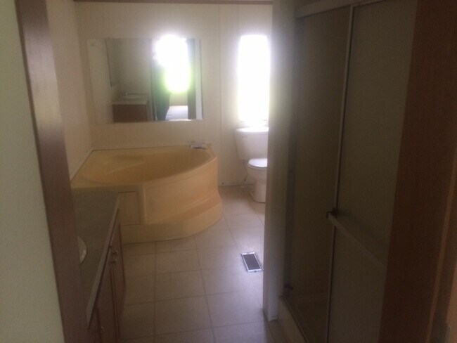 Building Photo - 170 Cypress Ave