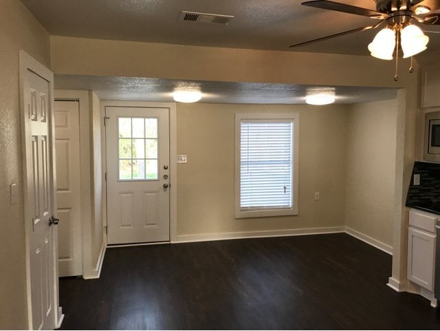 Building Photo - Lorena ISD, 2 bed/1 bath Charming Home