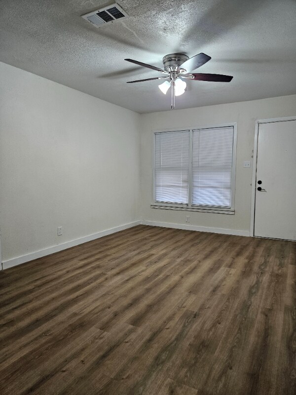 Building Photo - 978 Van Zandt St