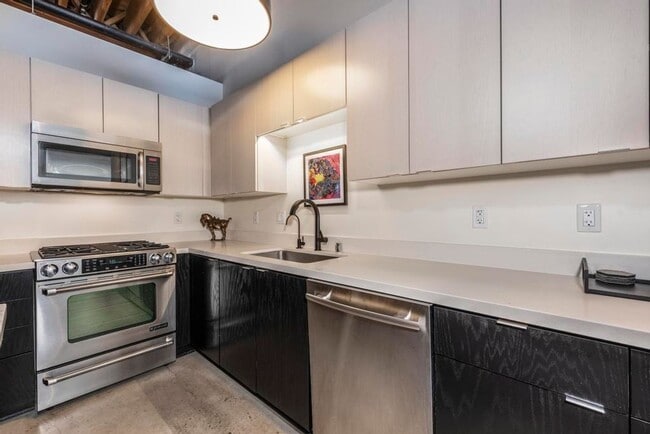 Building Photo - 527 Molino St