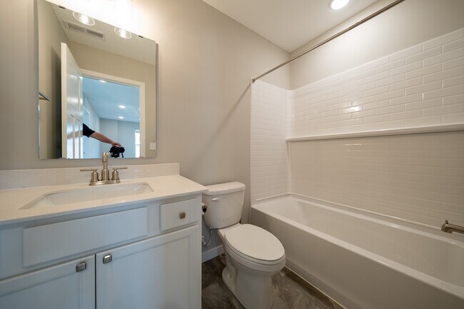 Building Photo - 15083 Athgoe Dr