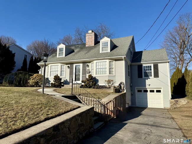 Building Photo - 16 Killian Ave