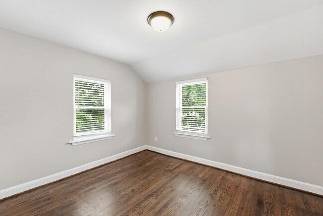 Building Photo - 2341 Belleview Ave
