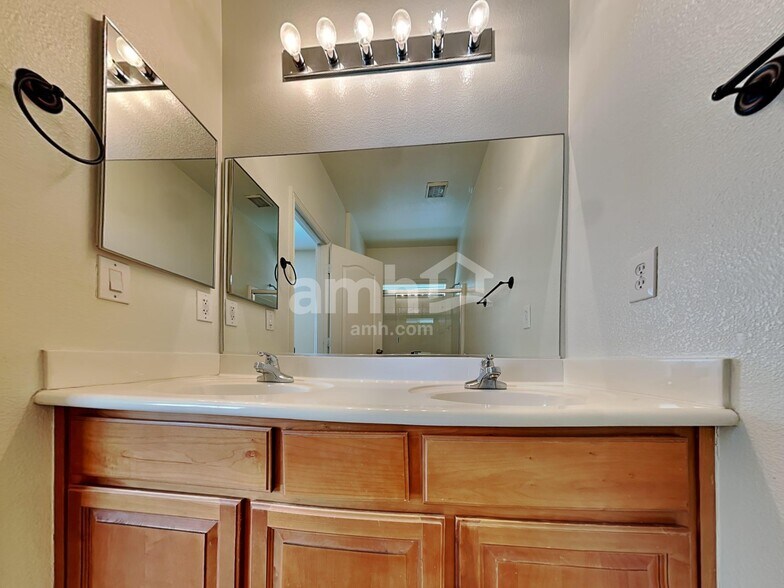 Building Photo - 5842 Crumbling Ridge St