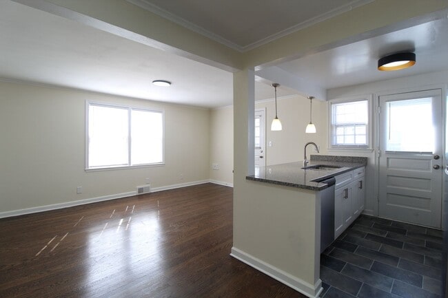Building Photo - 508 E 27th Ave