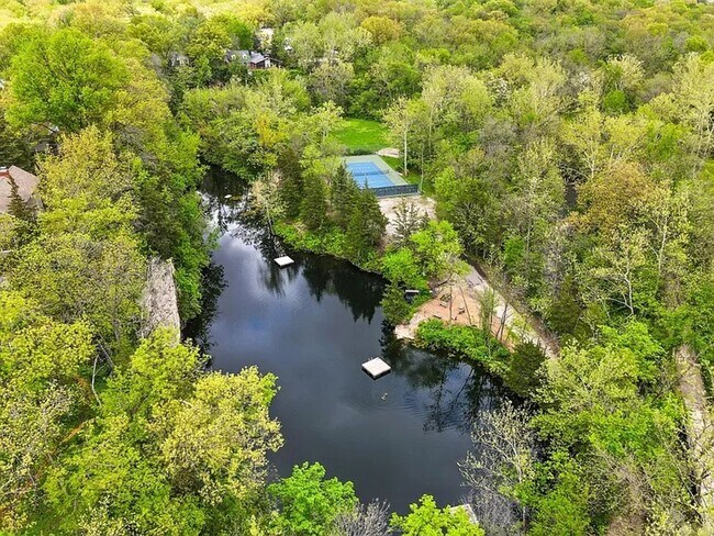 Building Photo - Marvelous 4 Bed 2.5 Bath House In Quarry H...