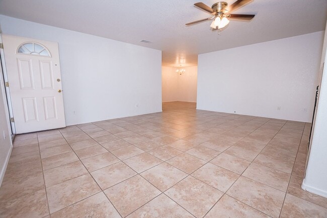 Building Photo - Beautiful Patio Home! 3 Bedrooms, 2 Bath, Split Floor Plan, Central A/C with 2 Car Garage