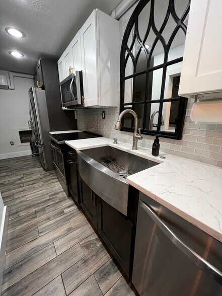 Building Photo - 1301 S Howard Ave