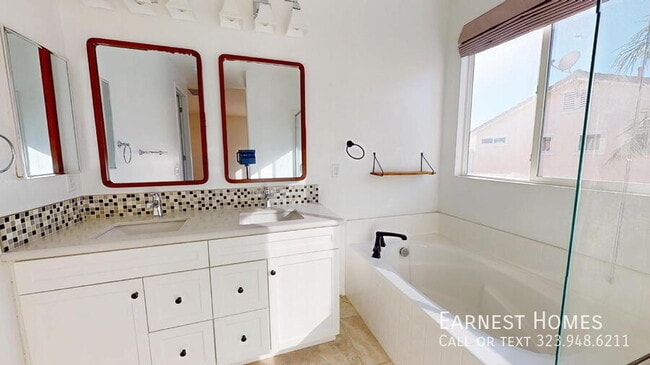 Building Photo - 9241 N Lamia Ct