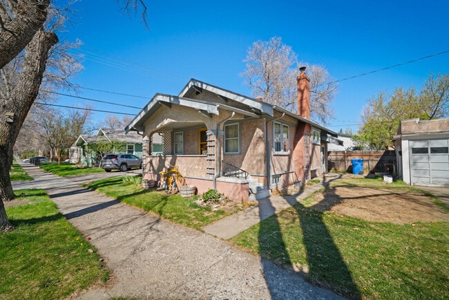 Building Photo - 810 W Lewis St