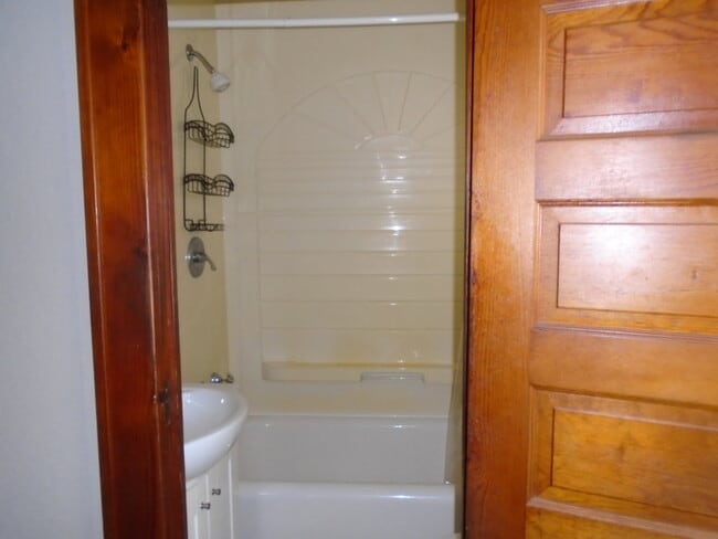 Building Photo - 805 Green St