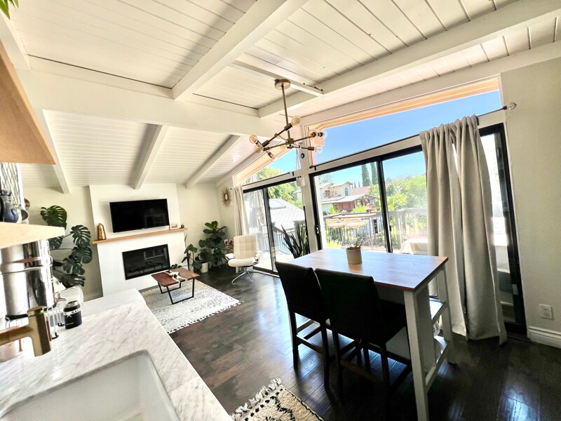 Building Photo - 726 Beall St