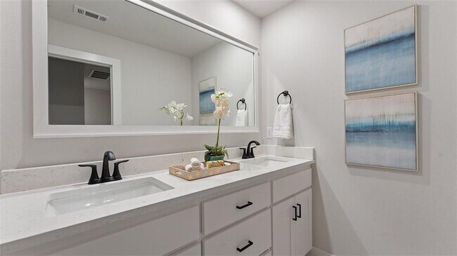 Building Photo - 1831 Utopia St