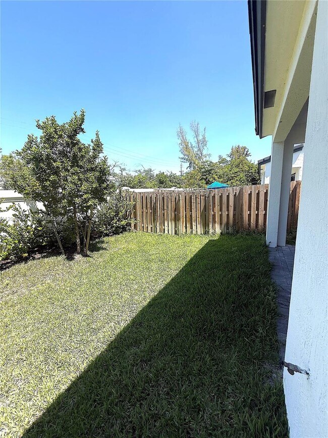 Building Photo - 4941 Oakmont Dr