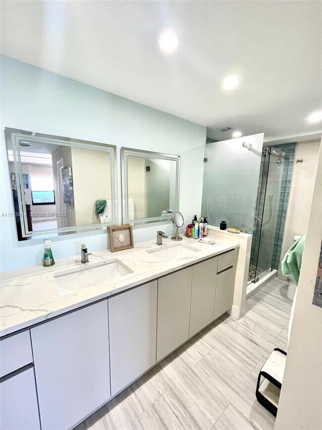 Building Photo - 3505 S Ocean Dr