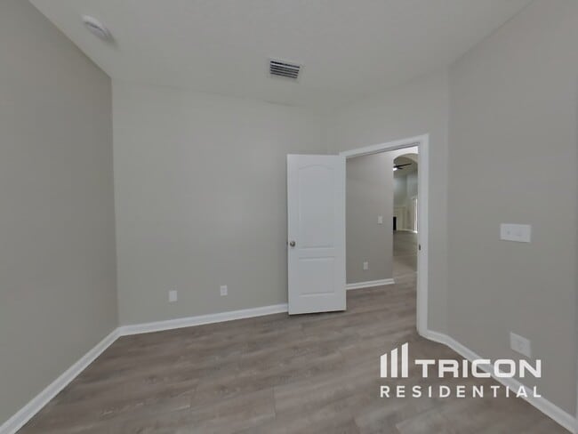 Building Photo - 825 Stallion Way