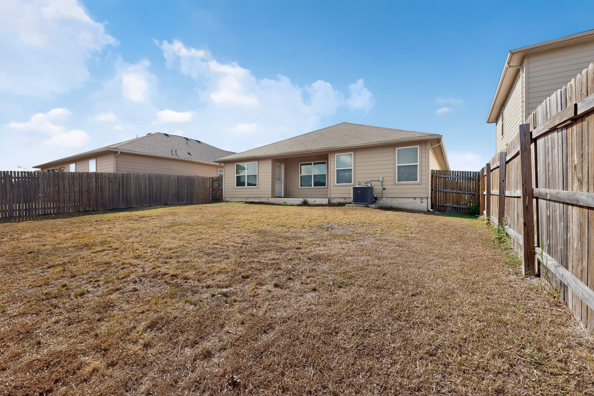 Building Photo - 402 Pentire Way