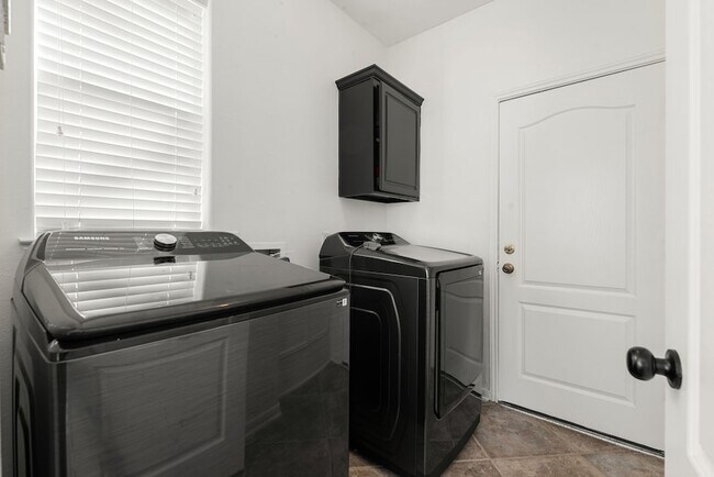 Building Photo - 14910 Lake Woodbridge Ct