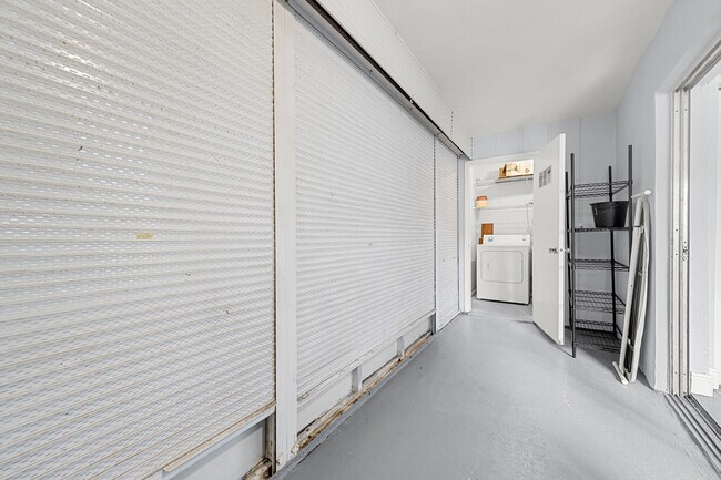 Building Photo - 339 Normandy Ln