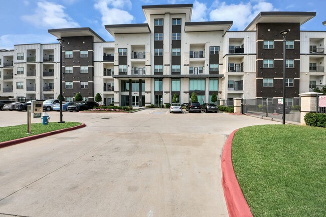 Building Photo - 18210 Park Row Blvd