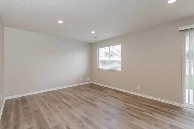 Building Photo - 5564 Lopalena Cir