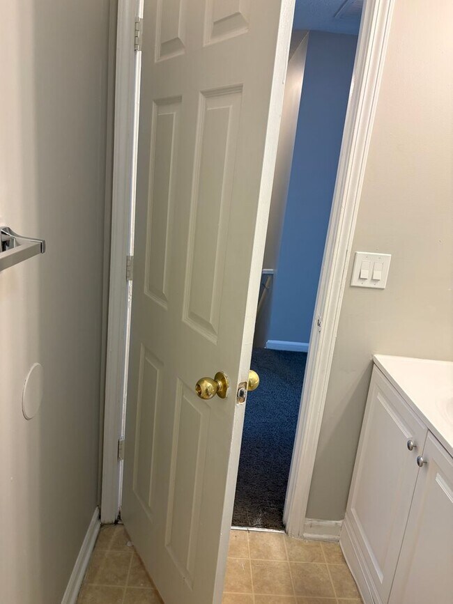 Building Photo - Charming 3-Bedroom Home in Fountain Square – Prime Location Near I-65!